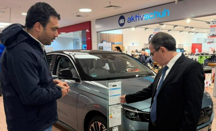 Togg'dan Almanya Çıkarması: Başkonsolos Berati Alver'den Hamburg'daki Tanıtım Merkezine Ziyaret