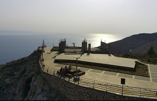 Taş Masa Seyir Tepesi: Aydıncık ve Akdeniz Manzarasıyla...