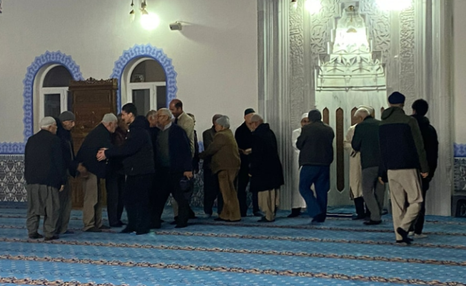 Aydıncık’ta Miraç Kandili Coşkusu: Camiler Dolup Taştı